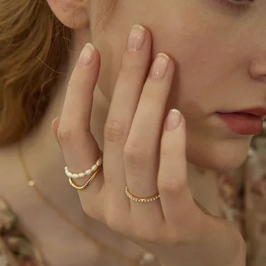Ivy - Bague double couche dorée avec perle d'eau douce