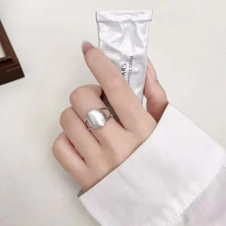 Lucienne - Bague demi-sphère brossée en argent