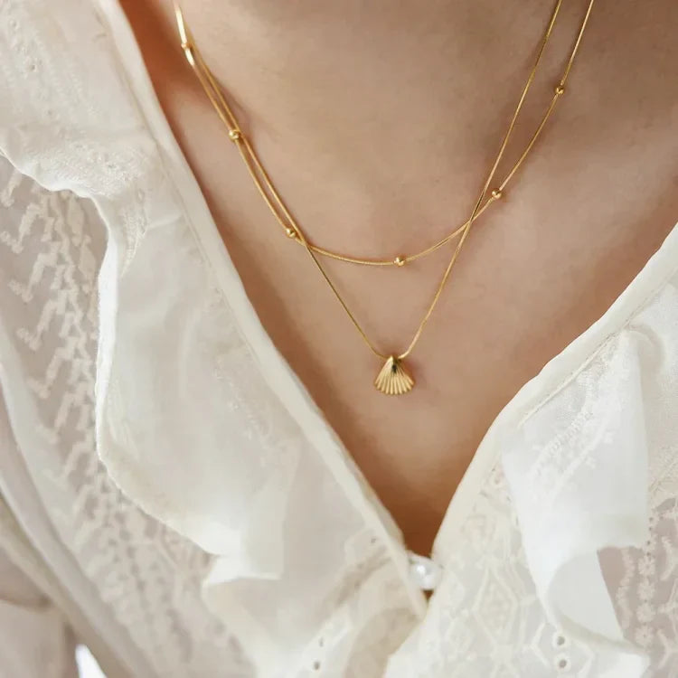 Lila - Collier fleur et coquillage, nature et luxe