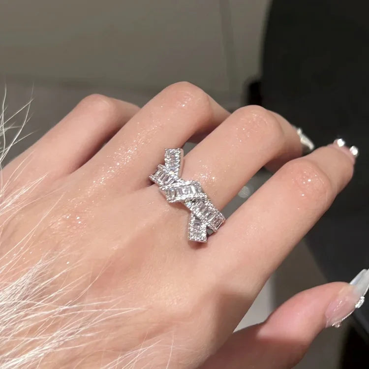 Serena - Bague nœud en zircone, symbole d'éternité