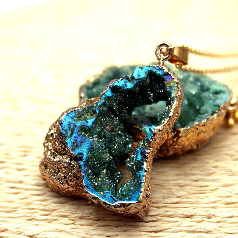 Gaia - Pendentif géode en cristaux naturels