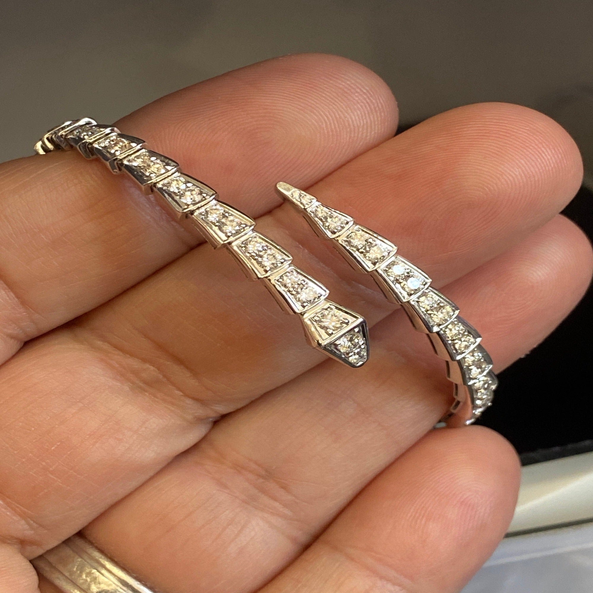 Eternity Band - Bracelet serpent de luxe à finition brillante