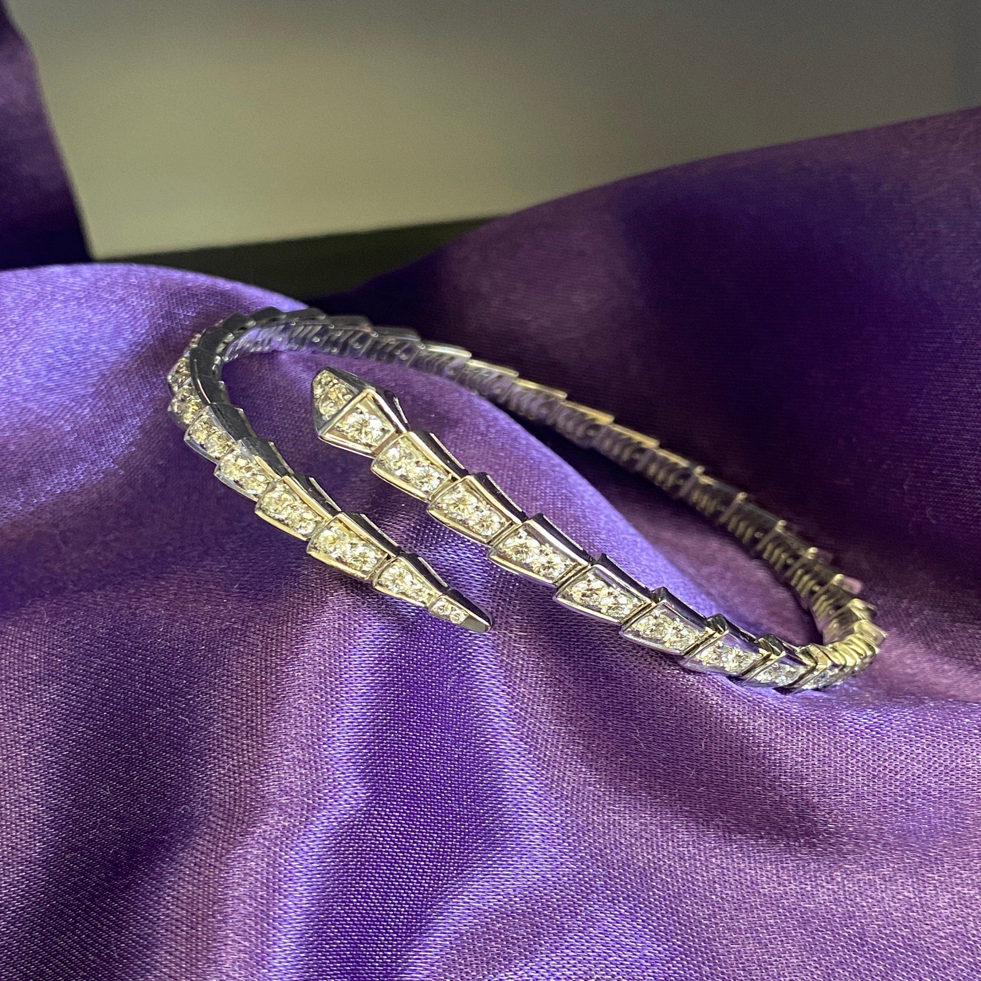 Eternity Band - Bracelet serpent de luxe à finition brillante