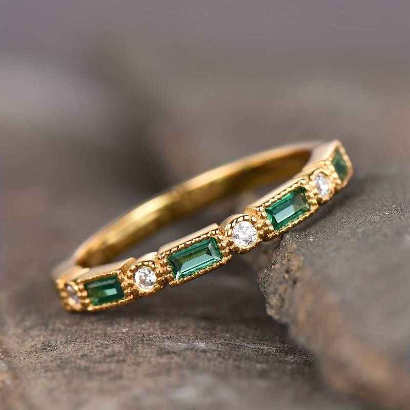 Zarina - Bague vintage élégante à la zircone verte émeraude