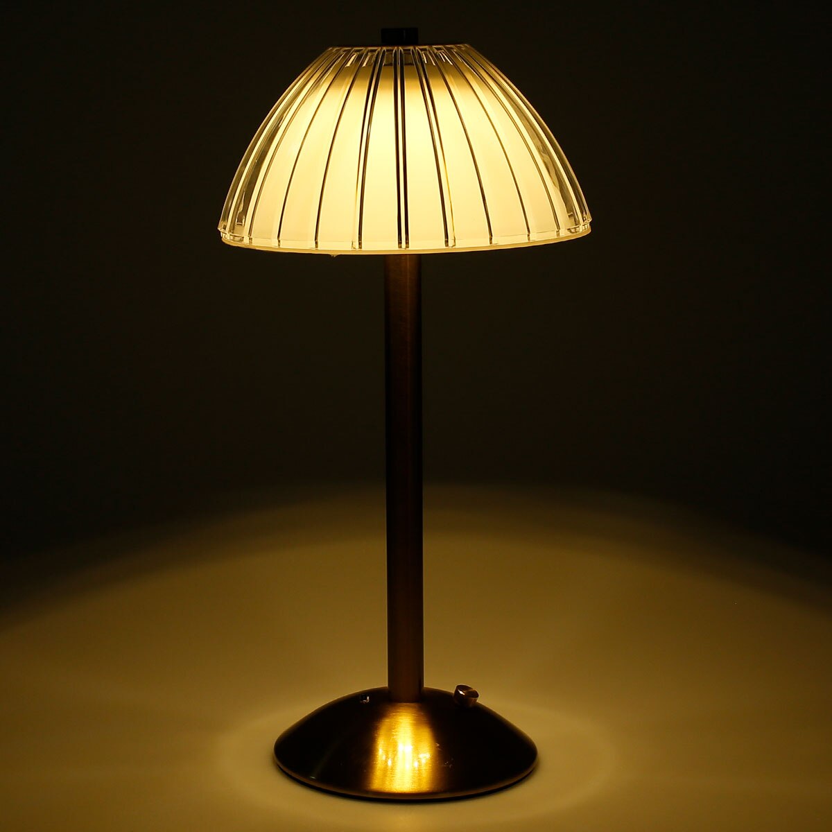 RetroGlow Lampe – Lampe à Poser Industrielle Vintage | Éclairage Décoratif Élégant