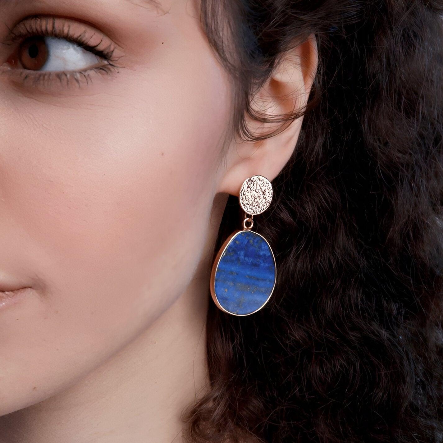 Althea - Boucles d'oreilles pendantes en lapis et œil-de-tigre