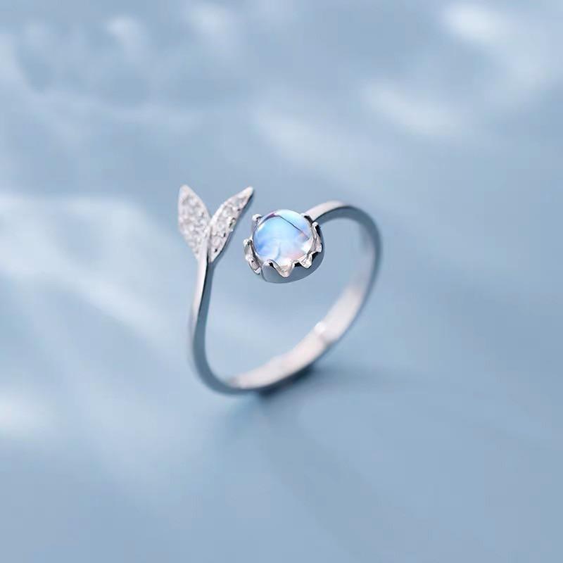 Nerina - Bague dauphin réglable en zircone bleue