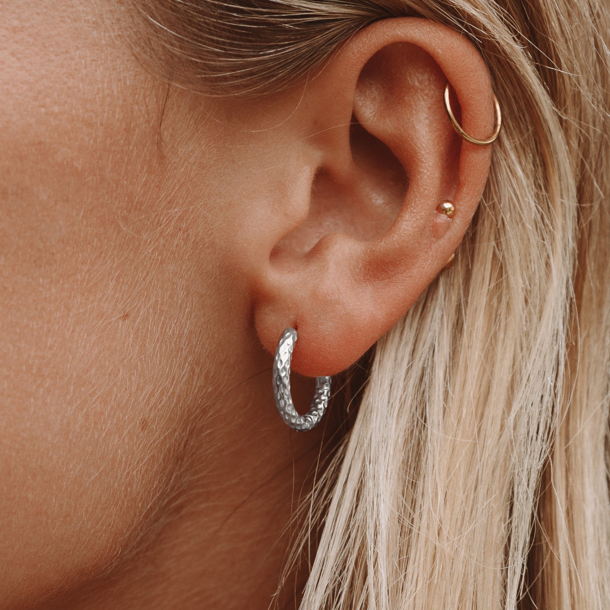 Livia - Boucles d'oreilles anneaux martelés