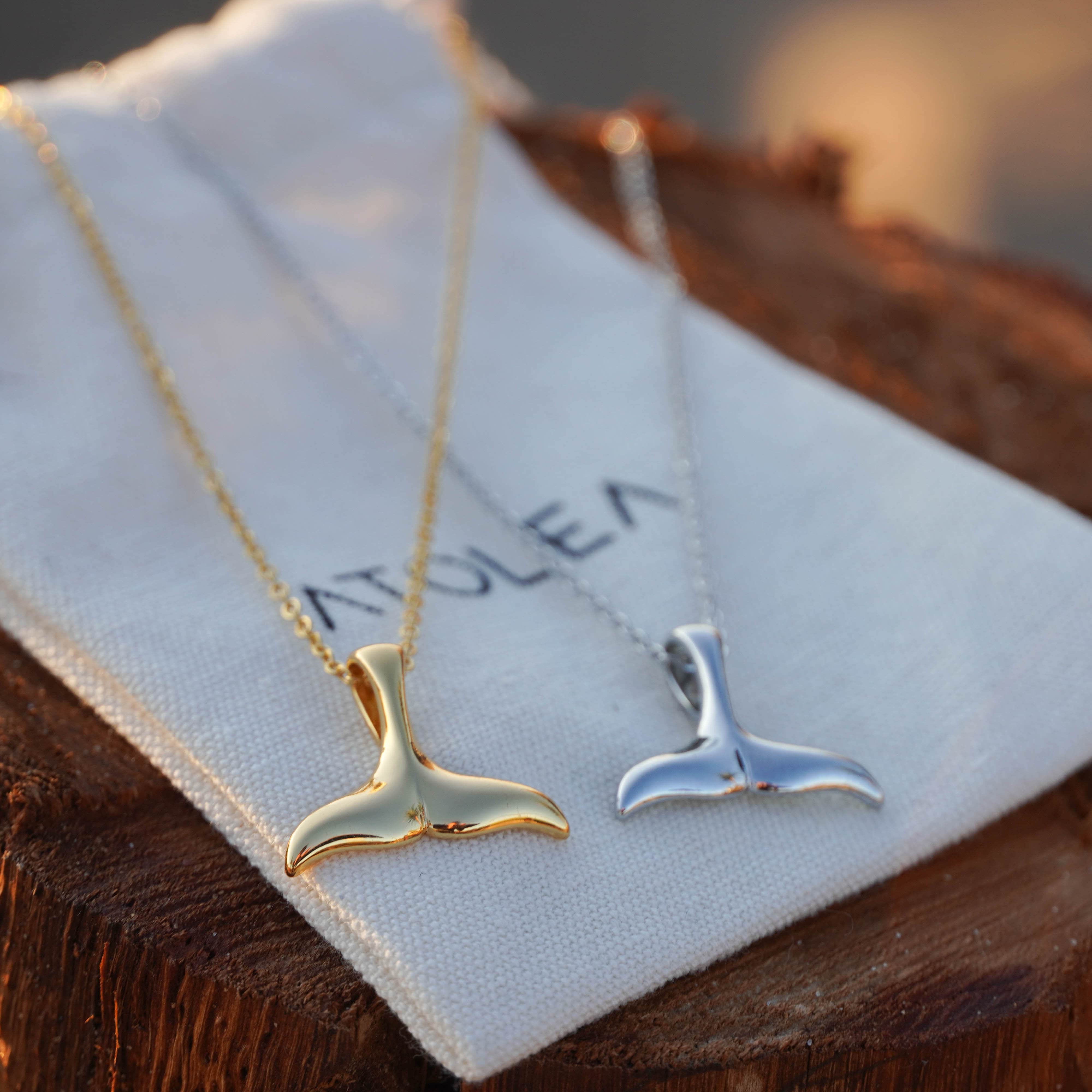 Elara - Collier queue de baleine élégant